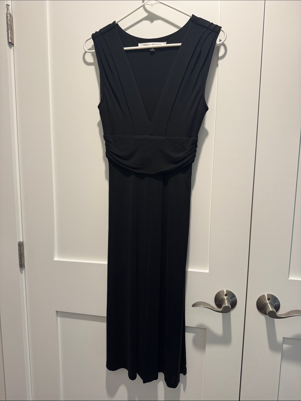 Diane Von Furstenberg Black V-Neck Sleeveless Midi Dress